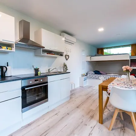 House Hona Lux Velike Lasce